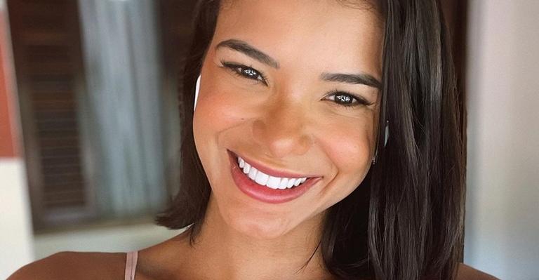 De biquíni, Jakelyne Oliveira curte praia e beleza chama atenção: ”Perfeita demais”