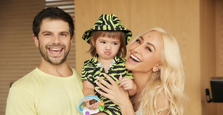 Sabrina Sato manda recado natalino para fãs ao posar com sua família: ”Muita saúde para todos”