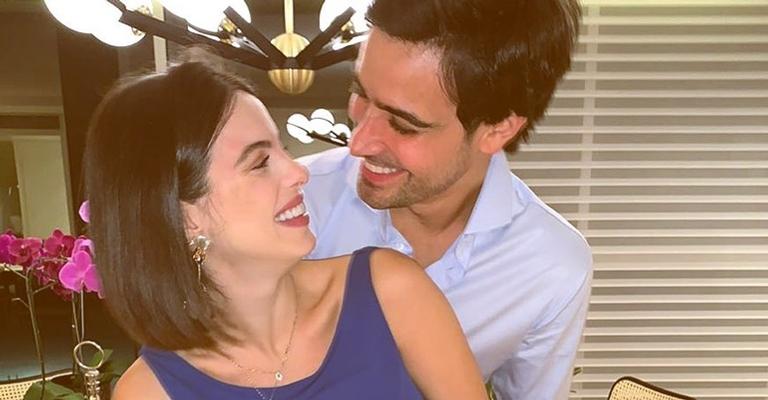 Sthefany Brito posa com a família e exibe rosto do filho: ”Como ele é lindo”
