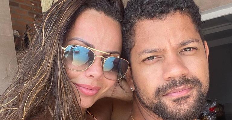 Viviane Araujo surge dançando com o namorado e se declara: ”Melhor homem do mundo”