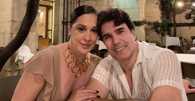 Jarbas Homem de Mello agita a web após clique sem camisa e Claudia Raia dispara: ”Tudo meu”