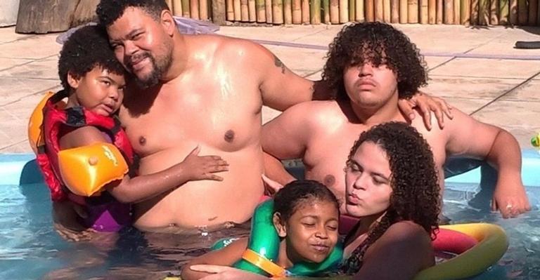 Com Covid-19, Babu Santana lamenta estar longe dos filhos e da família no Natal
