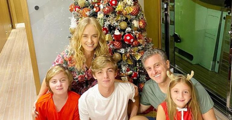 Luciano Huck celebra Natal em família e reflete: ”Em breve voltaremos a nos abraçar”
