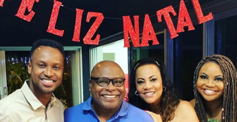 Thiaguinho celebra Natal com a família: ”Deus abençoe e conforte”