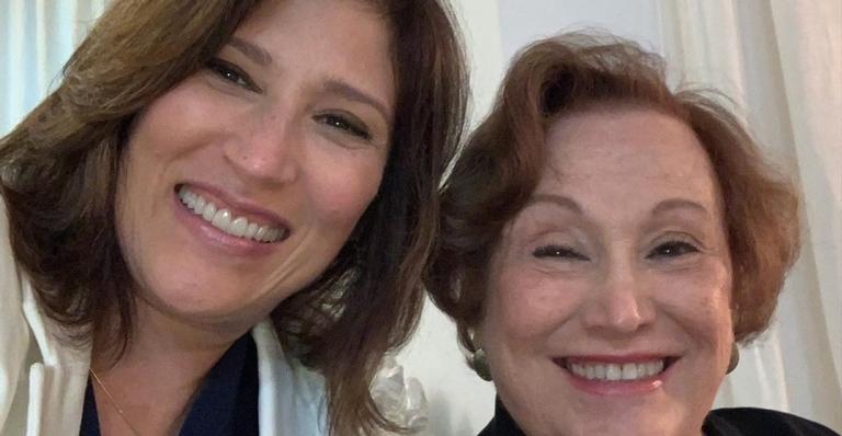 Beth Goulart relembra foto com Nicette Bruno e desabafa: ”Ainda estamos com a dor da perda”
