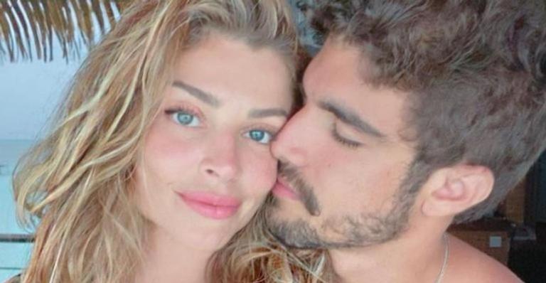 Grazi Massafera posta foto do jantar de Natal com Caio Castro: ”Muito amor”