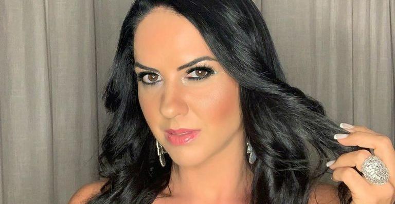 De biquíni, Graciele Lacerda esbanja corpão sarado ao sair da água e impressiona: ”Perfeição”
