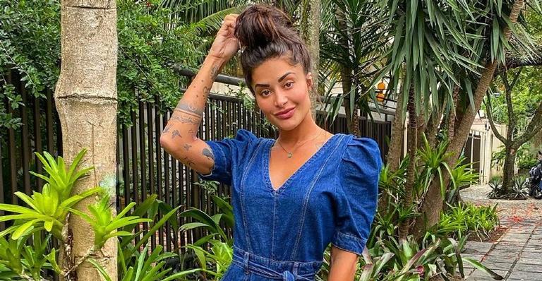 Aline Riscado posa meditando de biquíni em Noronha: ”Conexão, gratidão, amor e contemplação”