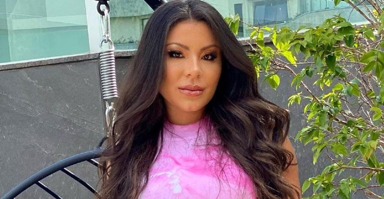 Andressa Ferreira empina o bumbum em clique de biquíni e deixa os seguidores babando