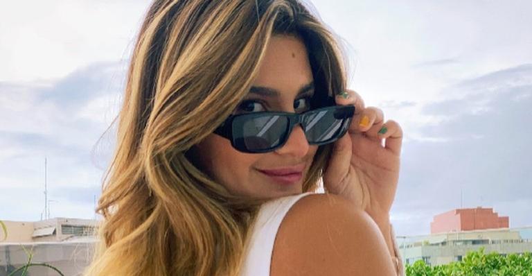 Giulia Costa posa de biquíni cavado e revela: ”Pronta pra receber 2021”