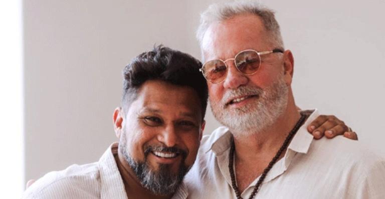 Luiz Fernando Guimarães revela que seu marido está internado com Covid-19 e tranquiliza fãs