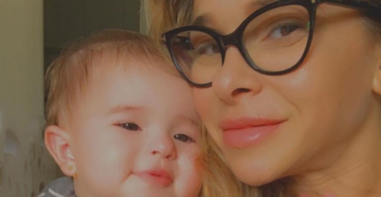 Dany Bananinha relembra gravidez ao comemorar aos 9 meses da filha: ”Minha alegria”