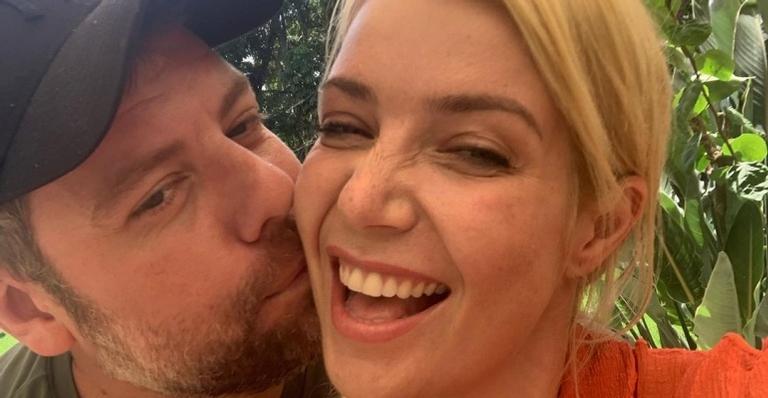 Luiza Possi comemora aniversário do marido com declaração: ”Amor da minha vida”