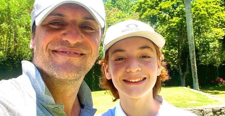 Rodrigo Lombardi celebra primeiro jogo de golfe com o filho, Rafael