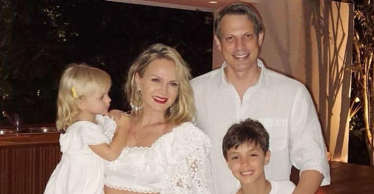 Em sua mansão, Eliana passa Ano Novo com a família e encanta ao mostrar sua intimidade