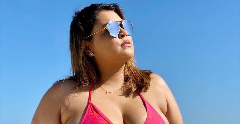 Preta Gil esbanja seu corpo e exibe suas marcas em foto de biquíni sem retoques
