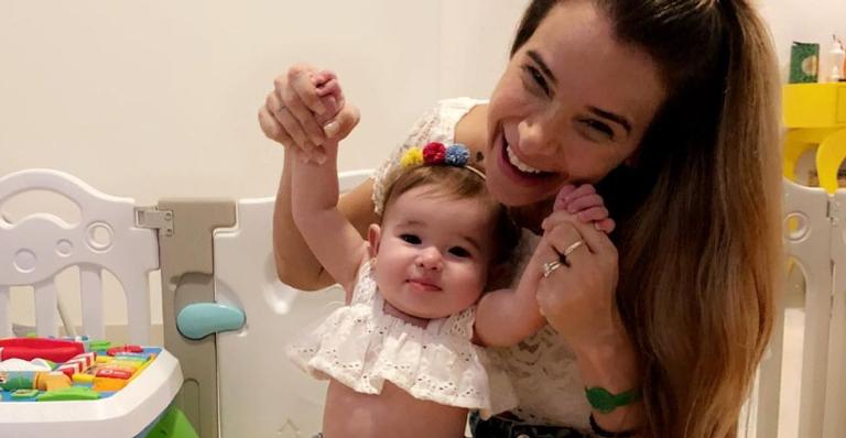 Dany Bananinha exibe cliques encantadores da filha e fãs se derretem: ”Uma bonequinha”