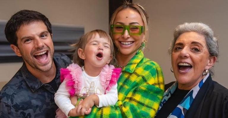 Duda Nagle compartilha adorável registro ao lado da mãe e da filha
