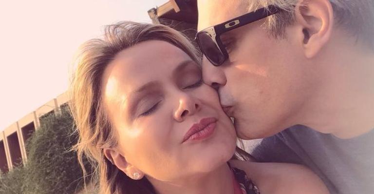 Eliana se derrete ao posar com o marido, Adriano Ricco: ”Na cor do amor”