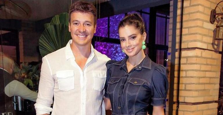 Rodrigo Faro se declara ao posar com a esposa, Vera Viel: ”Unidos como se fôssemos um só”