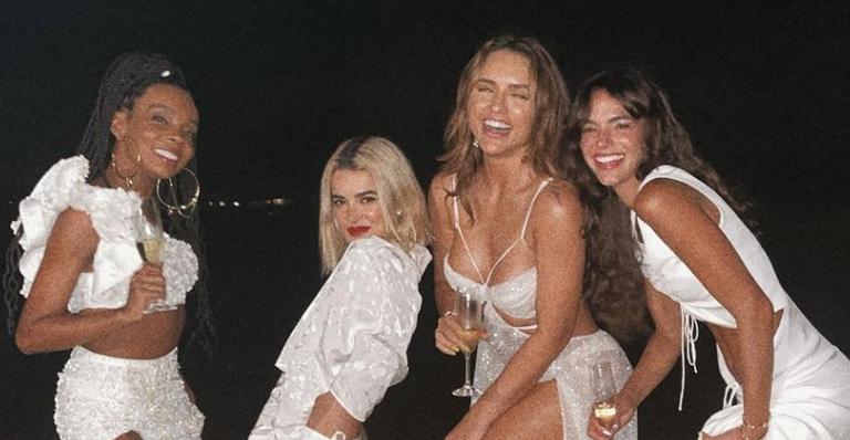 Durante viagem em ilha privada, Rafa Kalimann agradece companhia das amigas: ”Tá sendo incrível”