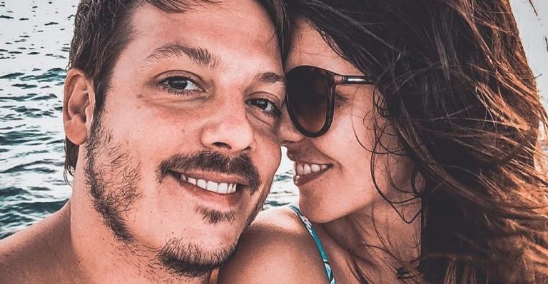 Fabio Porchat diverte web ao reproduzir foto de topless da esposa: ”A melhor blogueira”