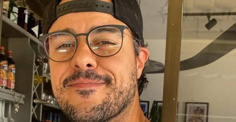 Joaquim Lopes surge em clique engraçado ao lado de cachorrinho: ”Ostentação de patas”