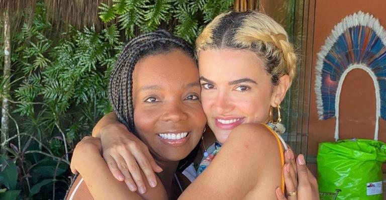 Thelma Assis comemora aniversário de Manu Gavassi: ”Soubemos aproveitar muito bem a nossa chance”