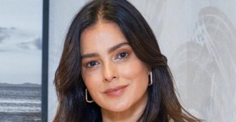 Vera Viel posta clique ao lado do marido e das filhas e faz declaração: ”Bem mais precioso”