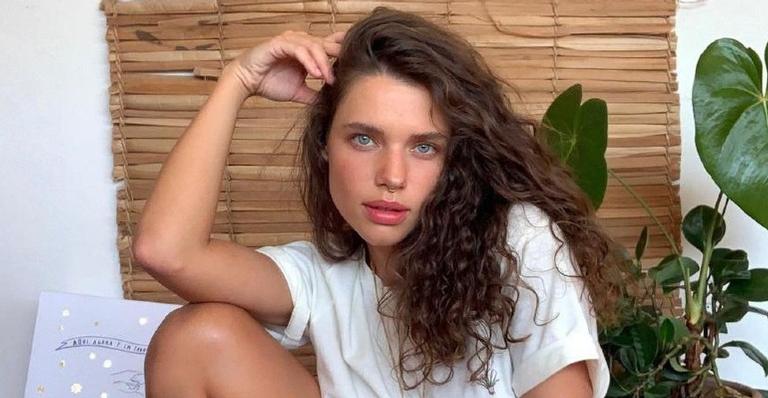 Bruna Linzmeyer publica selfie deslumbrante na natureza e fãs elogiam: ”Deusa da mata”
