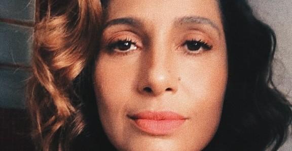 Camila Pitanga deixa os fãs babando ao publicar vídeo em câmera lenta com os cabelos ao vento