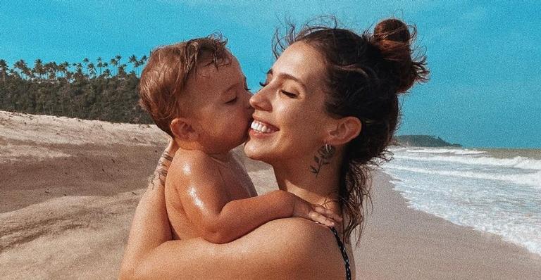 Gabi Brandt derrete os internautas com vídeo de Davi todo bravinho na piscina