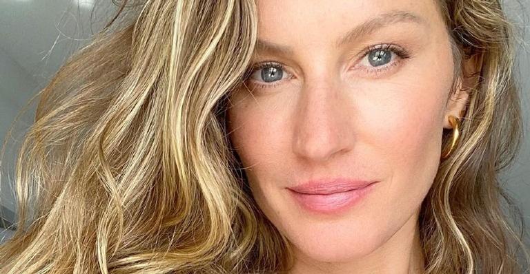 Gisele Bündchen posta foto maravilhosa jogando o cabelo pra trás na água e faz reflexão