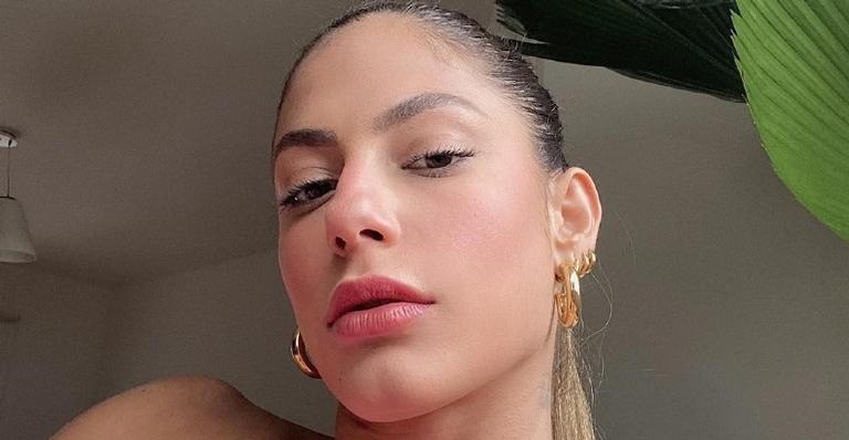 Mari Gonzalez deslumbra os internautas com sequência de fotos de biquíni