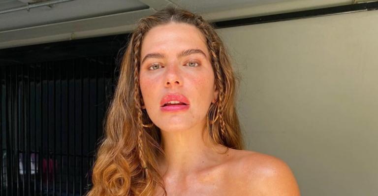 Mariana Goldfarb ostenta corpão em meio à natureza e web se derrete: ”Você é luz”