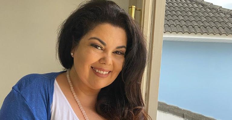 Fabiana Karla surge deslumbrante em cliques no ofurô e recebe elogios de fãs: ”Tão linda!”
