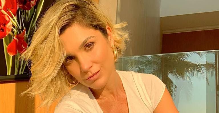 De biquíni amarelo, Flávia Alessandra esbanja curvas em todos os ângulos e impressiona