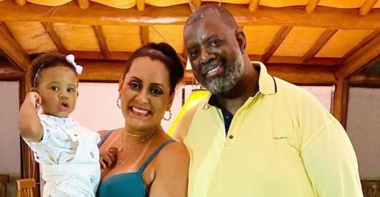 Péricles compartilha linda foto em família e encanta: ”Cheio de amor”