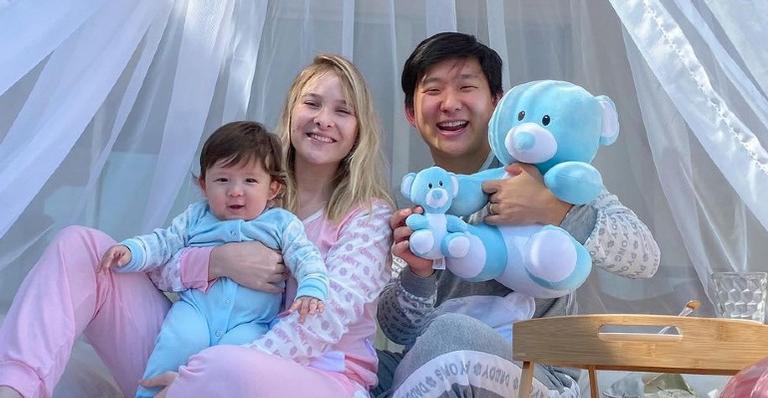 Pyong Lee dá viagem surpresa para Sammy e Jake: ”Primeiras férias em família”