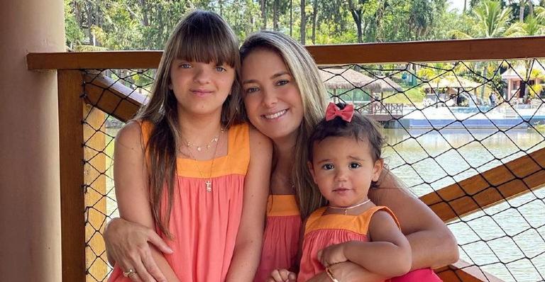 Ticiane Pinheiro posta foto das filhas curtindo dia de sol e se declara: ”Minha melhor parte”