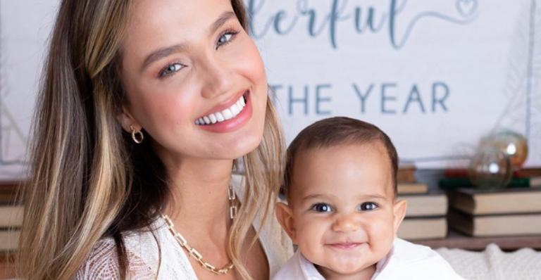 Biah Rodrigues mostra o filho, Theo, engatinhando pela primeira vez: ”Meu coração não aguenta”
