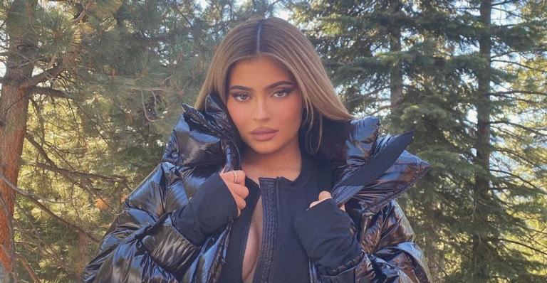 Kylie Jenner está sendo acusada de se aproveitar da pandemia para fazer dinheiro: ”Limites”