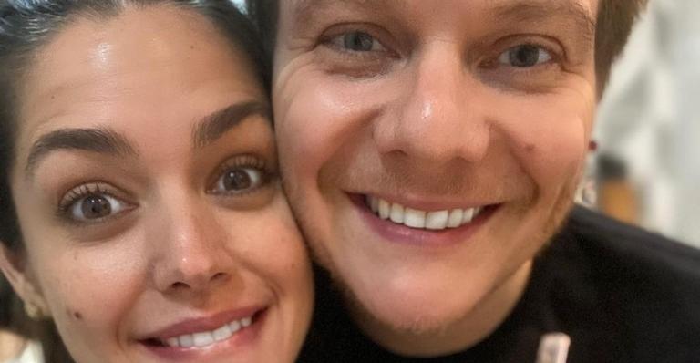 Thais Fersoza e Michel Teló surgem trocando beijão em foto antiga: ”Sintonia única”