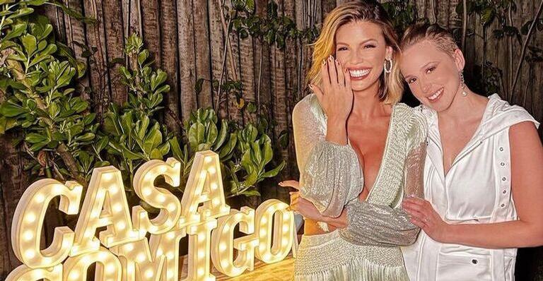 Vitória Strada encanta ao mostrar pedido de casamento de Marcella Rica: ”Eu disse sim”