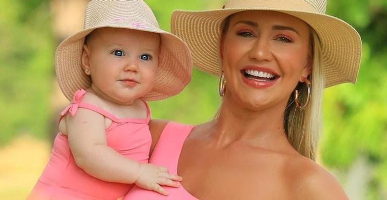 Ana Paula Siebert mostra a animação da filha, Vicky, ao viajar de jatinho particular
