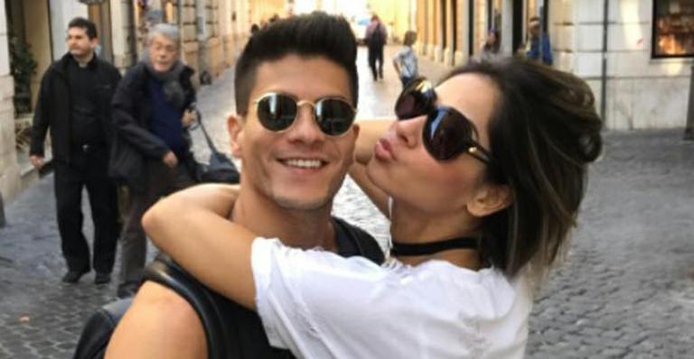 Arthur Aguiar diz que está cuidando de Mayra Cardi, que está com Covid-19