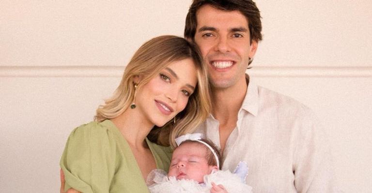 Carol Dias mostra festinha de 3 meses da filha, Esther, com tema de girassóis