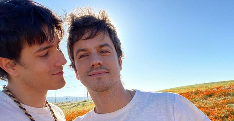 Irmão de Luciano Huck celebra aniversário do companheiro com declaração: ”Te amo”