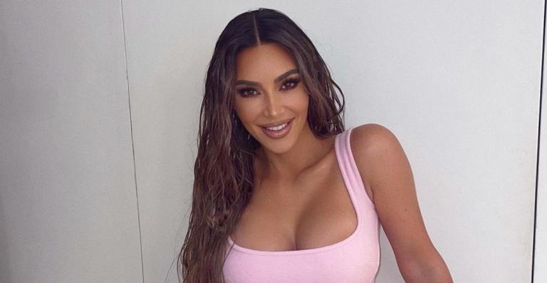 Kim Kardashian faz estudos bíblicos com a irmã após rumores de divórcio
