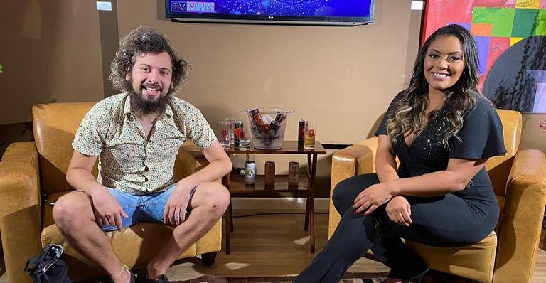 Michelle Pandora estreia na TV Caras com o programa Abrindo a Caixa com Pandora
